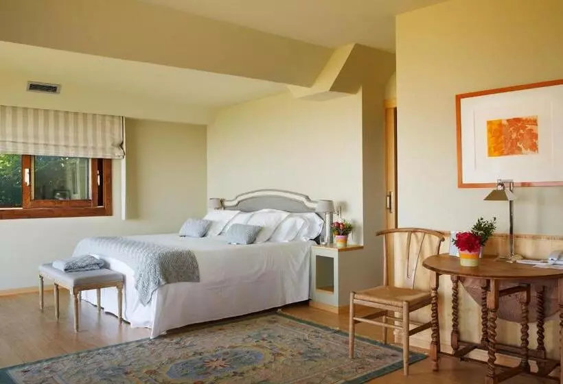 Suite, Nabia