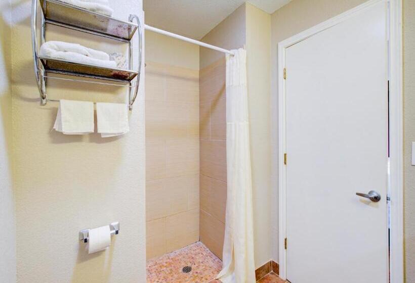 غرفة قياسية لذوى الاحتياجات الخاصة, Dilley Grand