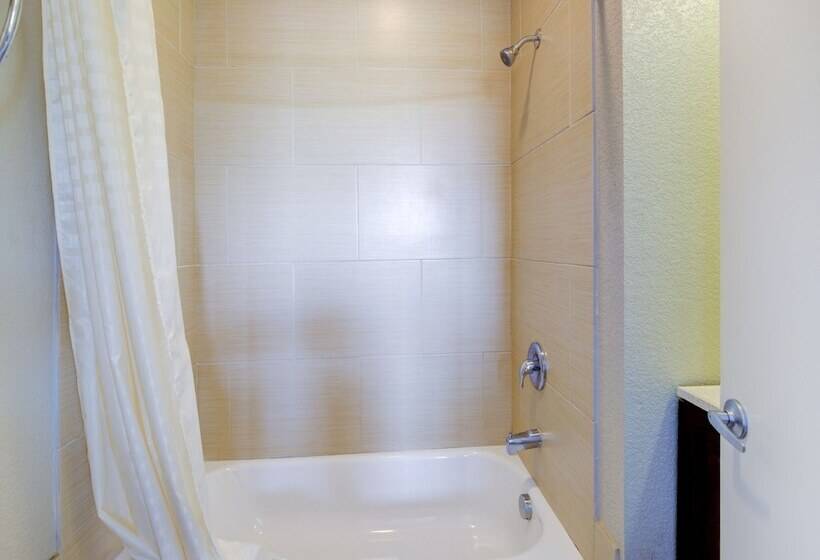 غرفه قياسيه سريرين مزدوجين, Dilley Grand