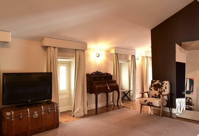 Deluxe Suite King Bed, Palacete Chafariz Del Rei  by Unlock Hotels