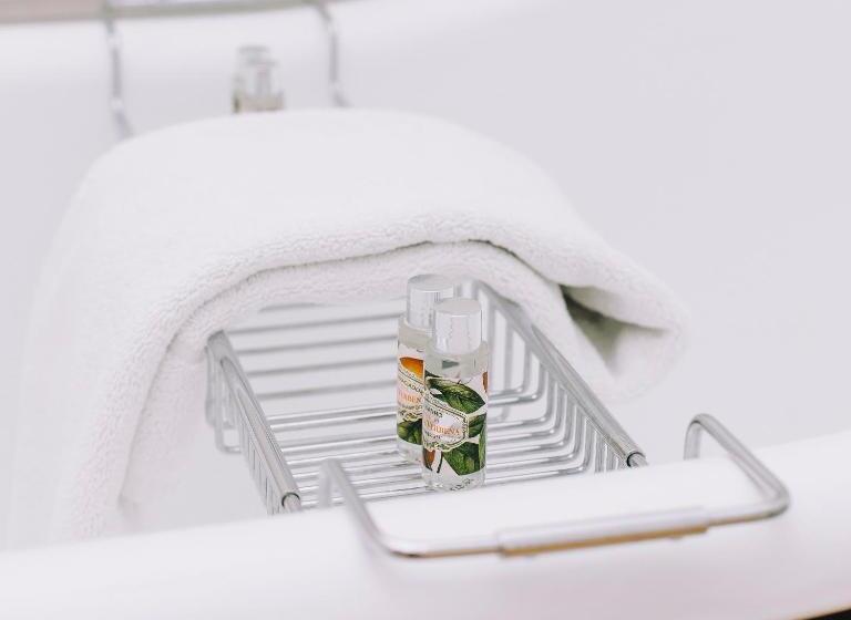 سوییت سوپریور, Rosa Et Al Townhouse