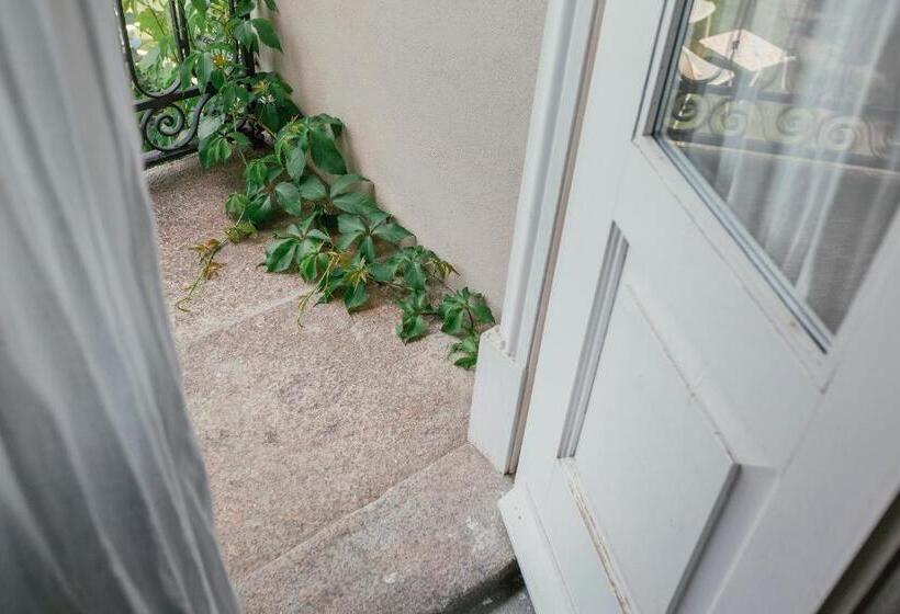 سوییت لوکس, Rosa Et Al Townhouse