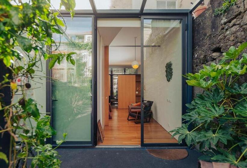 اتاق لوکس با چشم‌انداز باغ, Rosa Et Al Townhouse