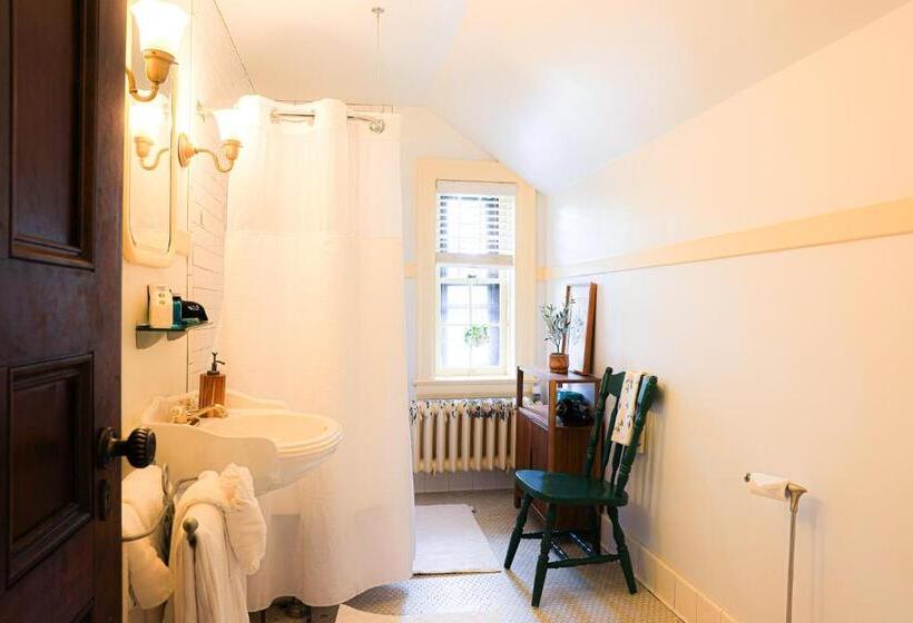 스탠다드 룸 킹사이즈 침대, Stone Chalet Bed & Breakfast Inn