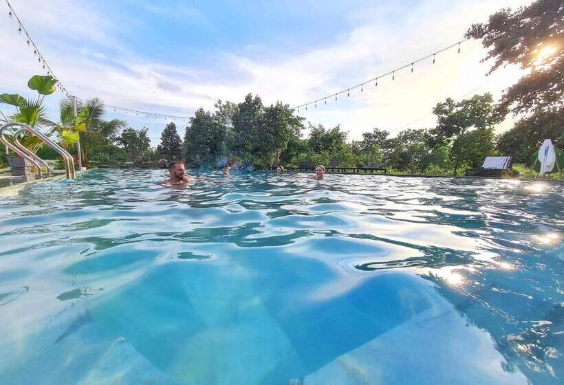 اتاق استاندارد چهار تخته, Trang An Four Seasons Bungalow