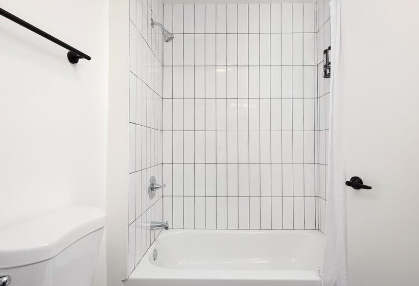 Студия Стандарт, Fenix Hotel Hollywood