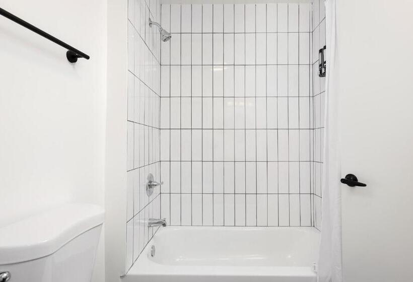 סטודיו דלוקס, Fenix Hotel Hollywood