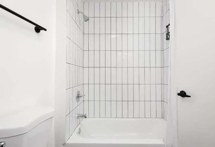 استودیوی لوکس, Fenix Hotel Hollywood