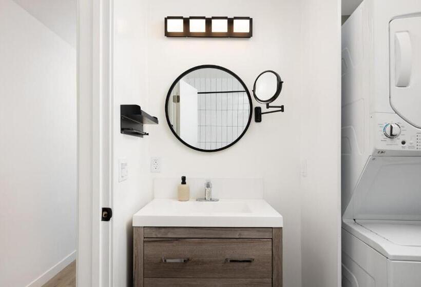 סטודיו דלוקס, Fenix Hotel Hollywood