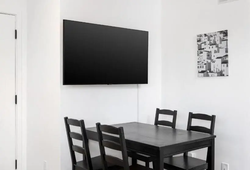 سوییت خانوادگی, Fenix Hotel Hollywood