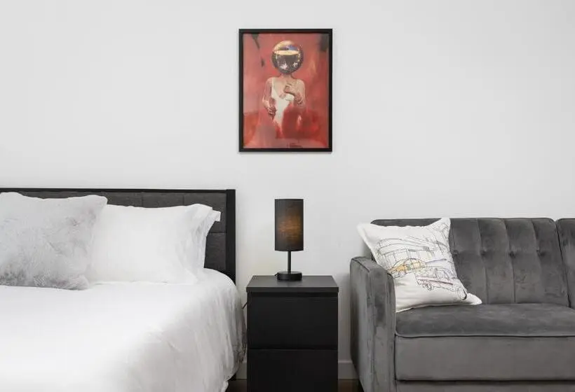 استودیوی استاندارد, Fenix Hotel Hollywood