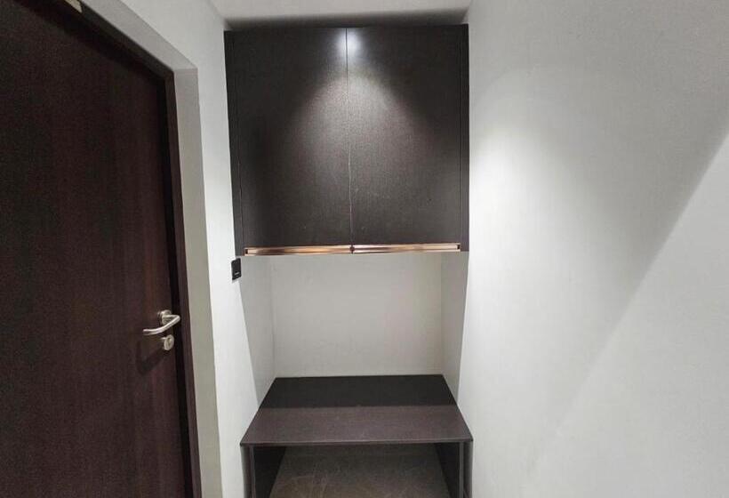 Номер Deluxe, 7 The Business