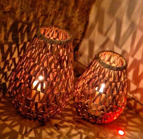 סוויטה עם ג'קוזי, Damelys