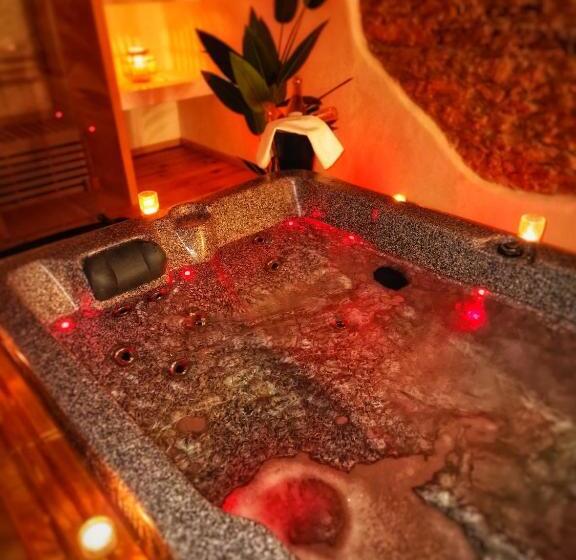 סוויטה עם ג'קוזי, Damelys