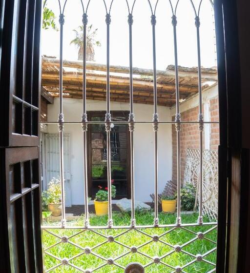 اتاق سوپریور خانوادگی, Hawka