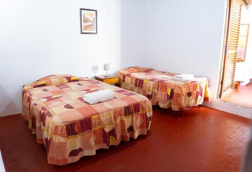 اتاق سوپریور خانوادگی, Hawka