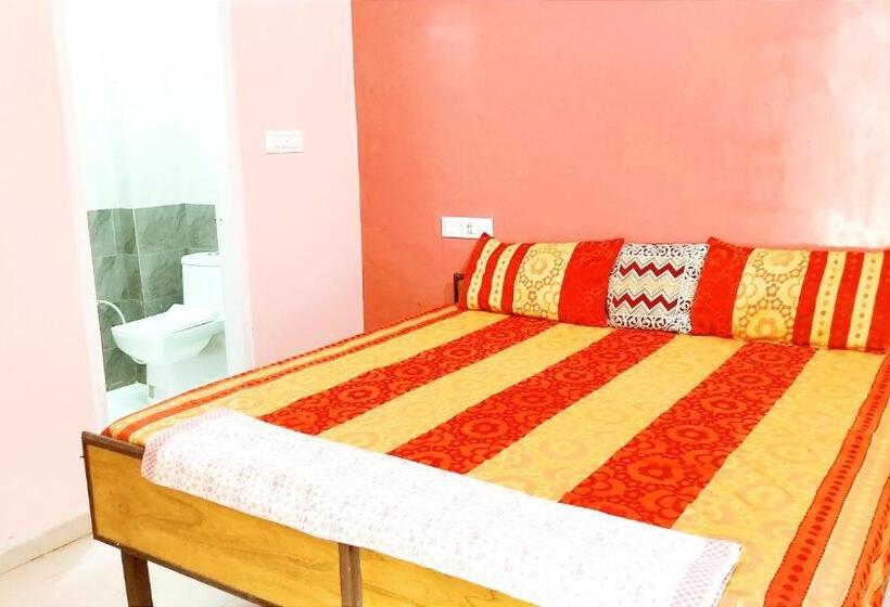 Номер Economy, Helix    Rajpura    Budget Rooms For Family, Couples, Solo Travellers