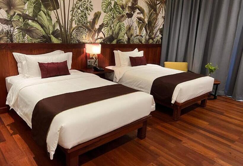 חדר סופריור, Koulen Central