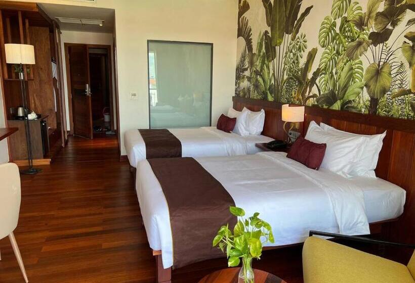 חדר סופריור, Koulen Central