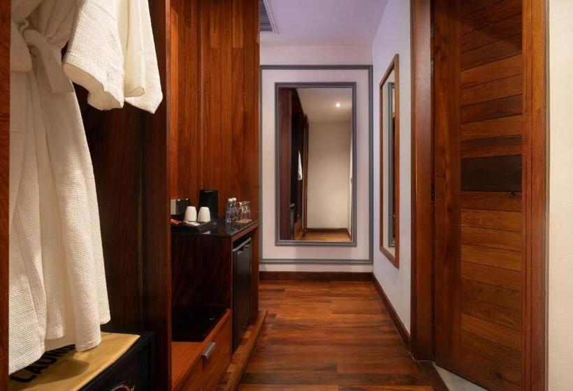 חדר סופריור, Koulen Central