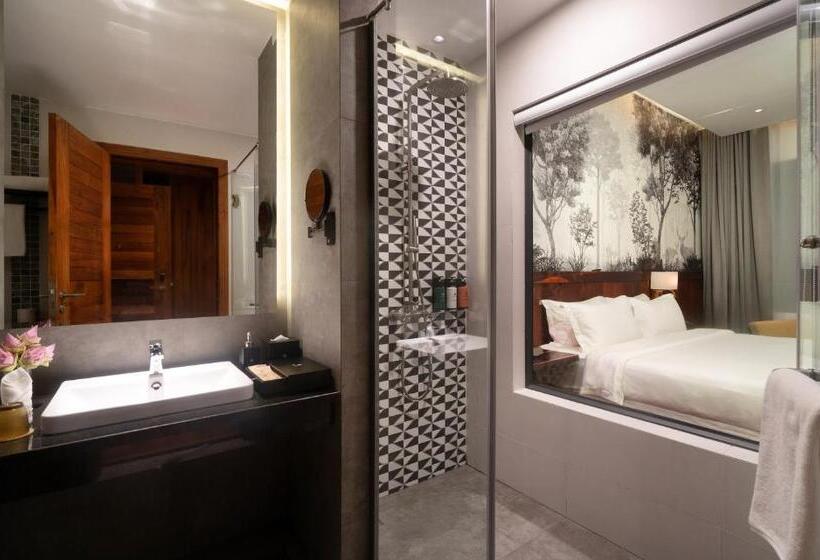 חדר דלוקס, Koulen Central