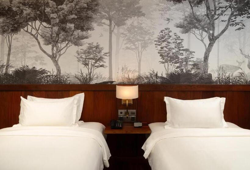 חדר דלוקס, Koulen Central