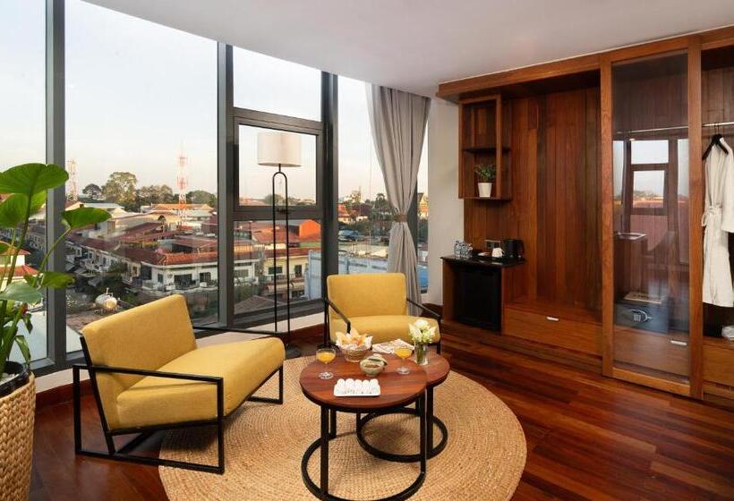 סוויטת ג'וניור, Koulen Central