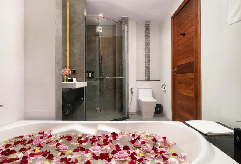 סוויטת ג'וניור, Koulen Central