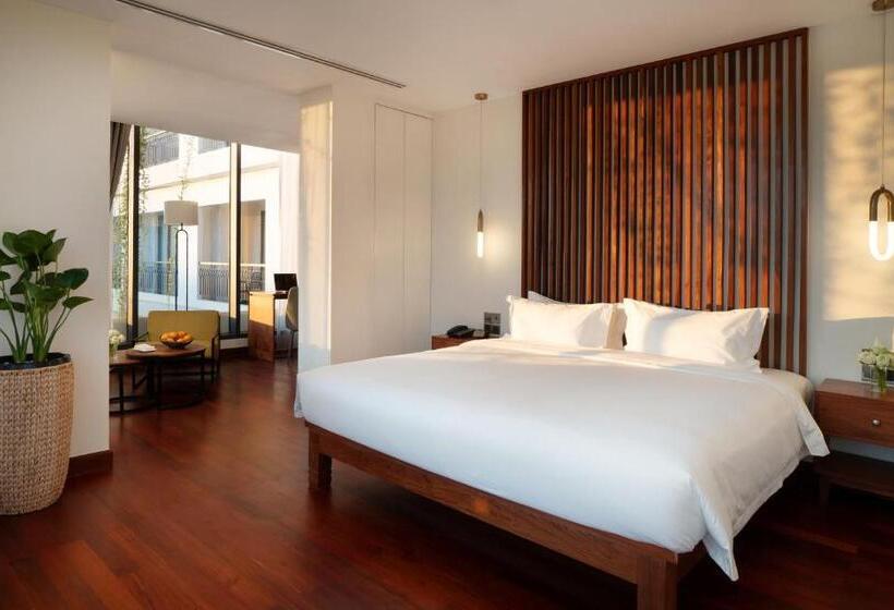 סוויטה משפחתית, Koulen Central