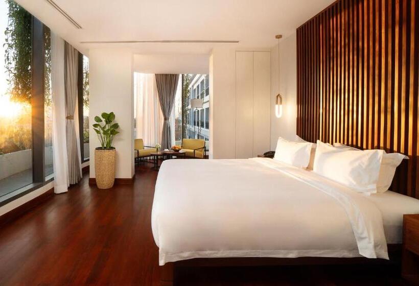 סוויטה משפחתית, Koulen Central