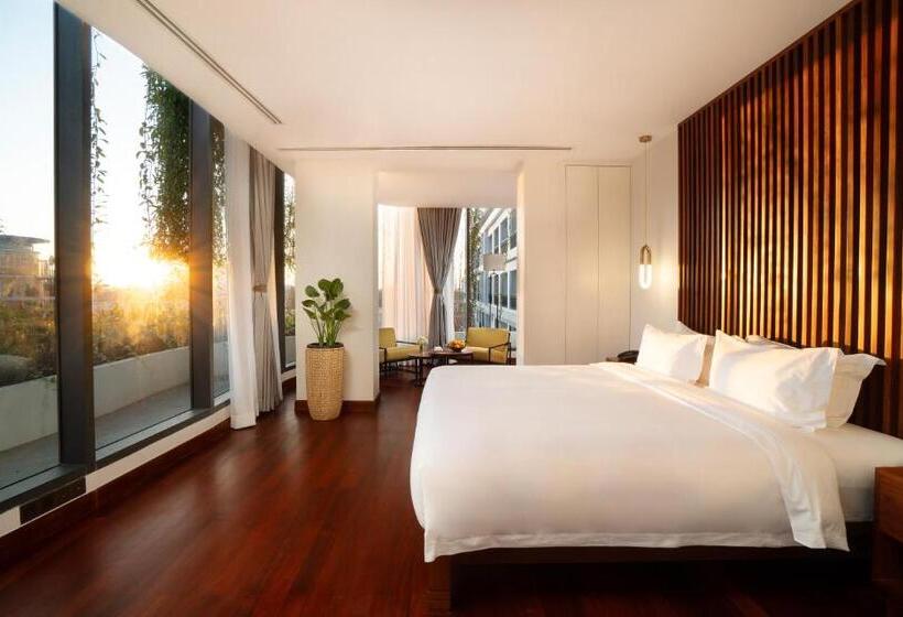 סוויטה משפחתית, Koulen Central