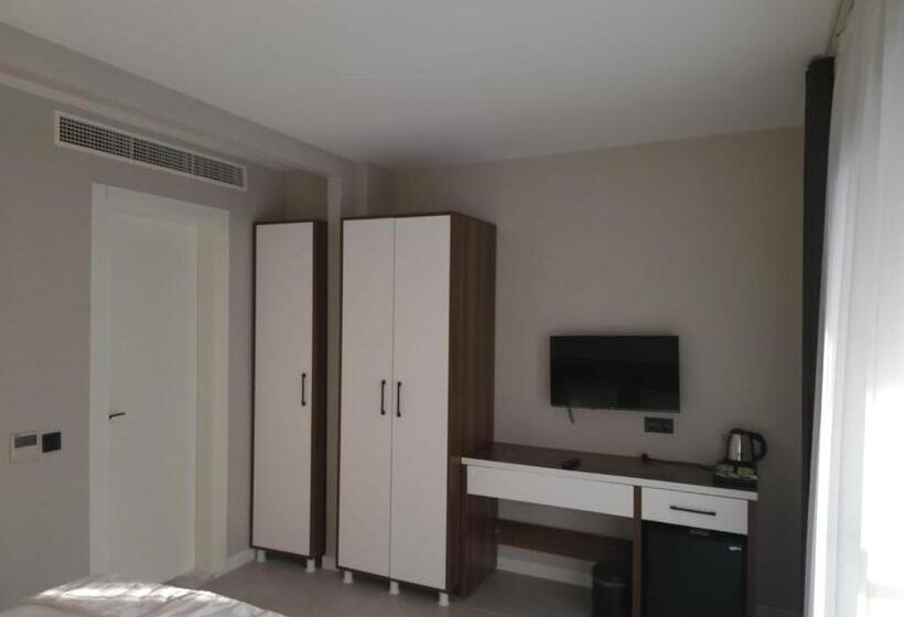 Номер Стандарт с Террасой, Lulubay Rooms & Suites