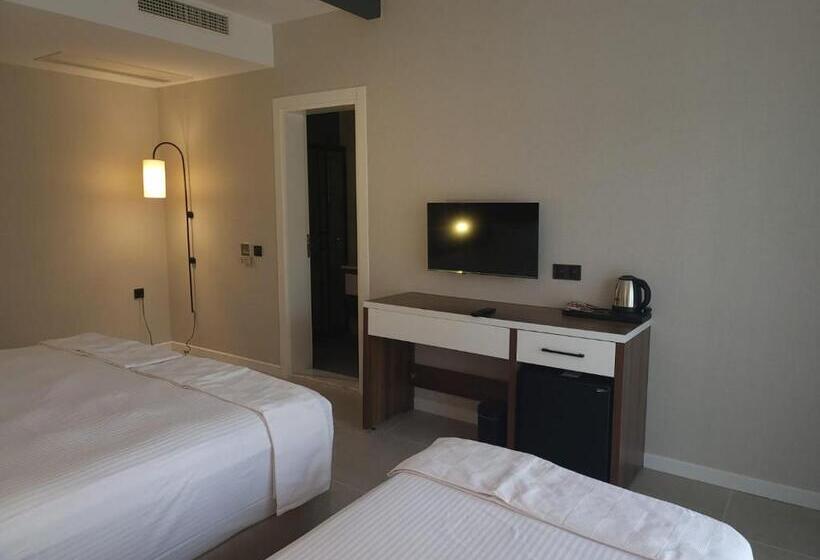 Номер Стандарт Трехместный, Lulubay Rooms & Suites