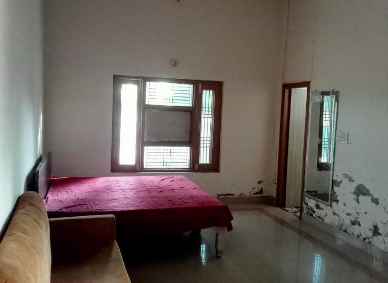 三人经典房间, Oyo V S Guest House