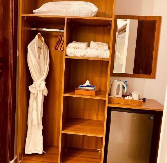 سوییت خانوادگی, White House Pyramids View