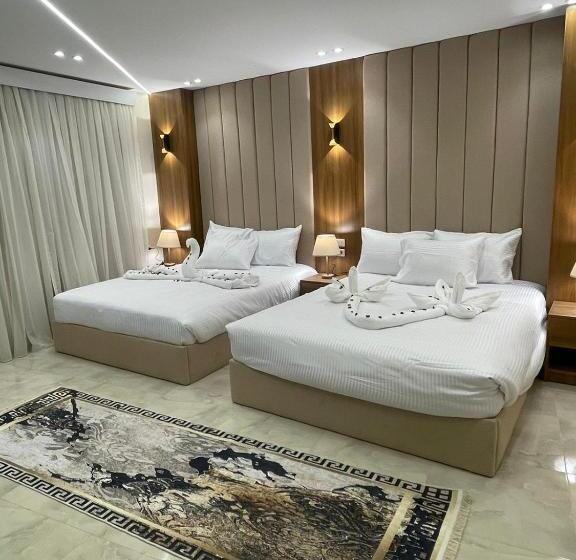 سوییت خانوادگی, White House Pyramids View