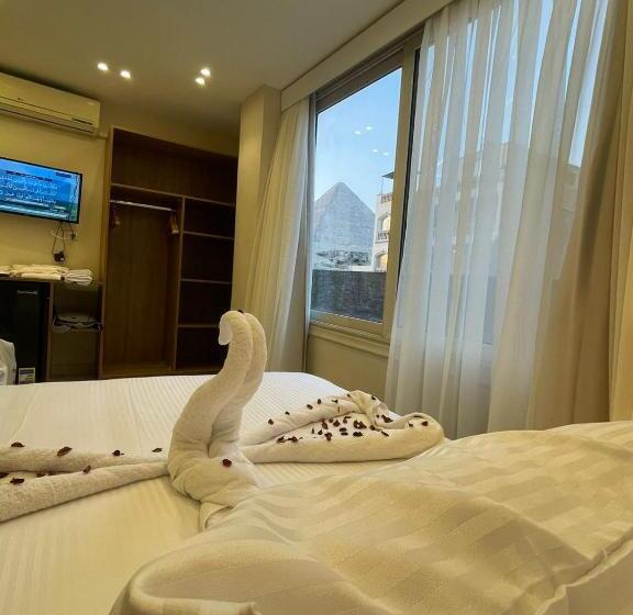 سوییت خانوادگی, White House Pyramids View