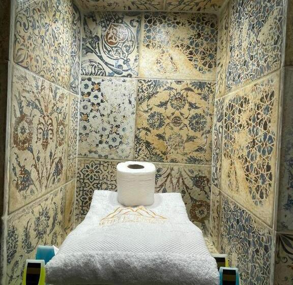 اتاق لوکس, White House Pyramids View