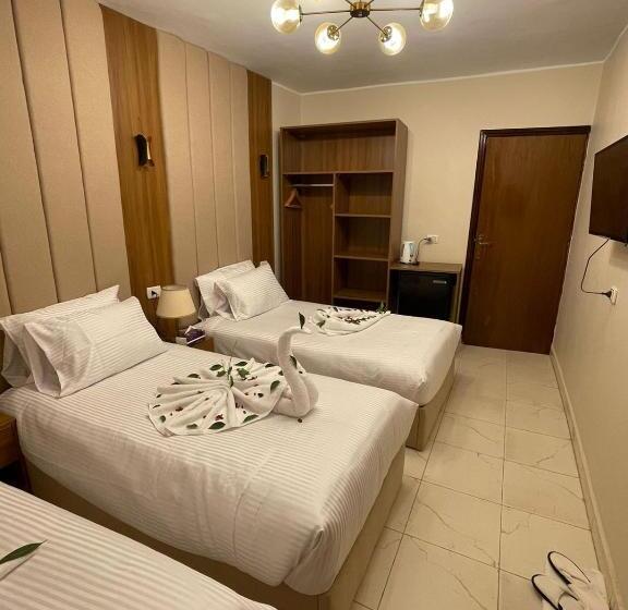 اتاق استاندارد سه تخته با چشمانداز, White House Pyramids View