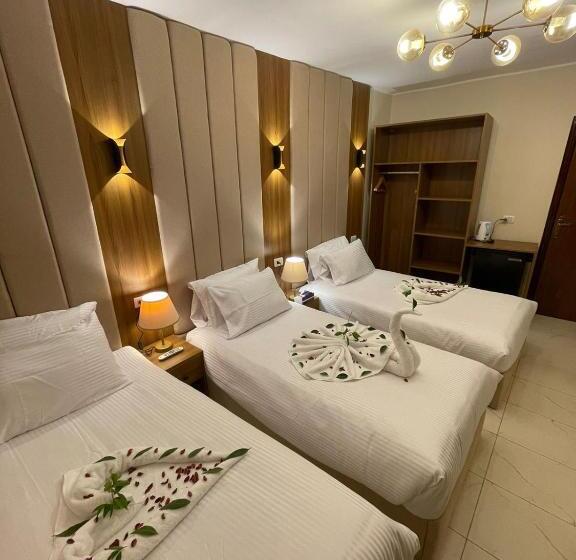 اتاق استاندارد سه تخته با چشمانداز, White House Pyramids View