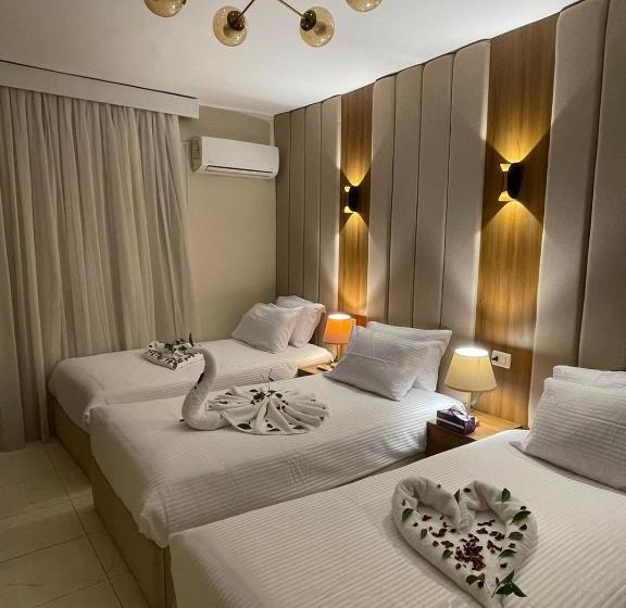 اتاق استاندارد سه تخته با چشمانداز, White House Pyramids View