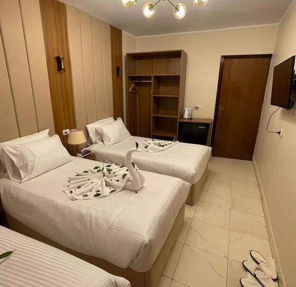 اتاق استاندارد سه تخته با چشمانداز, White House Pyramids View