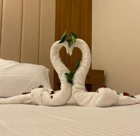 اتاق لوکس خانوادگی, White House Pyramids View