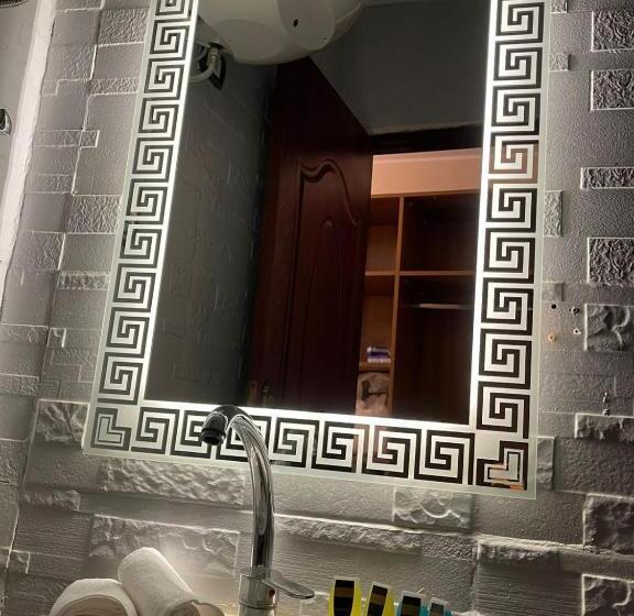 اتاق لوکس خانوادگی, White House Pyramids View