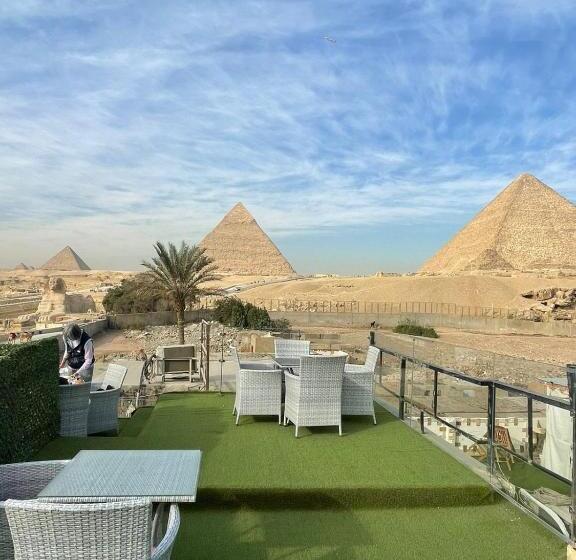 سوییت, White House Pyramids View