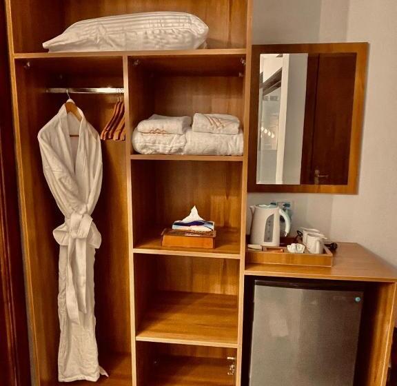 سوییت لوکس, White House Pyramids View