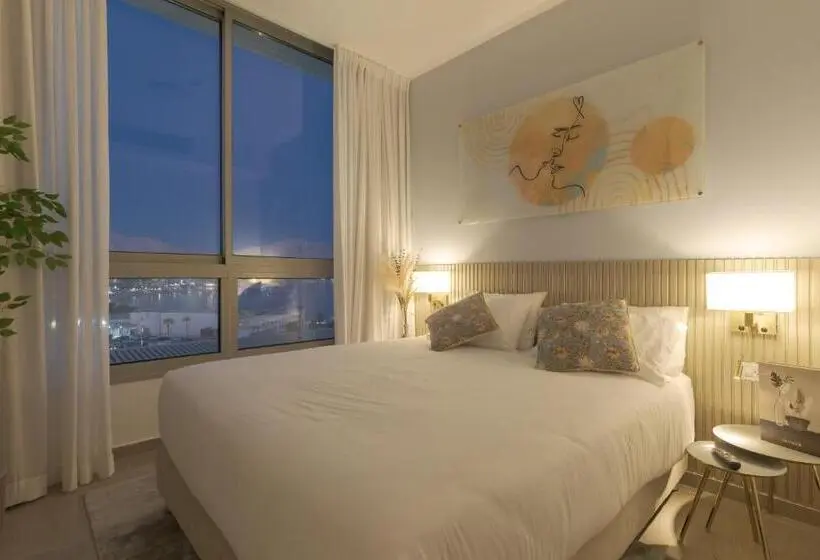 سوئیت با تخت بزرگ, Nathan S Suites On The Beach