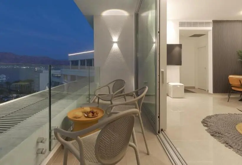 سوئیت با تخت بزرگ, Nathan S Suites On The Beach