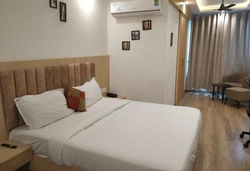 إستوديو قياسى, The Grand Anukampa Inn Pink City