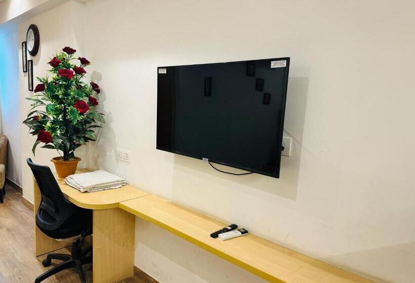 إستوديو قياسى, The Grand Anukampa Inn Pink City